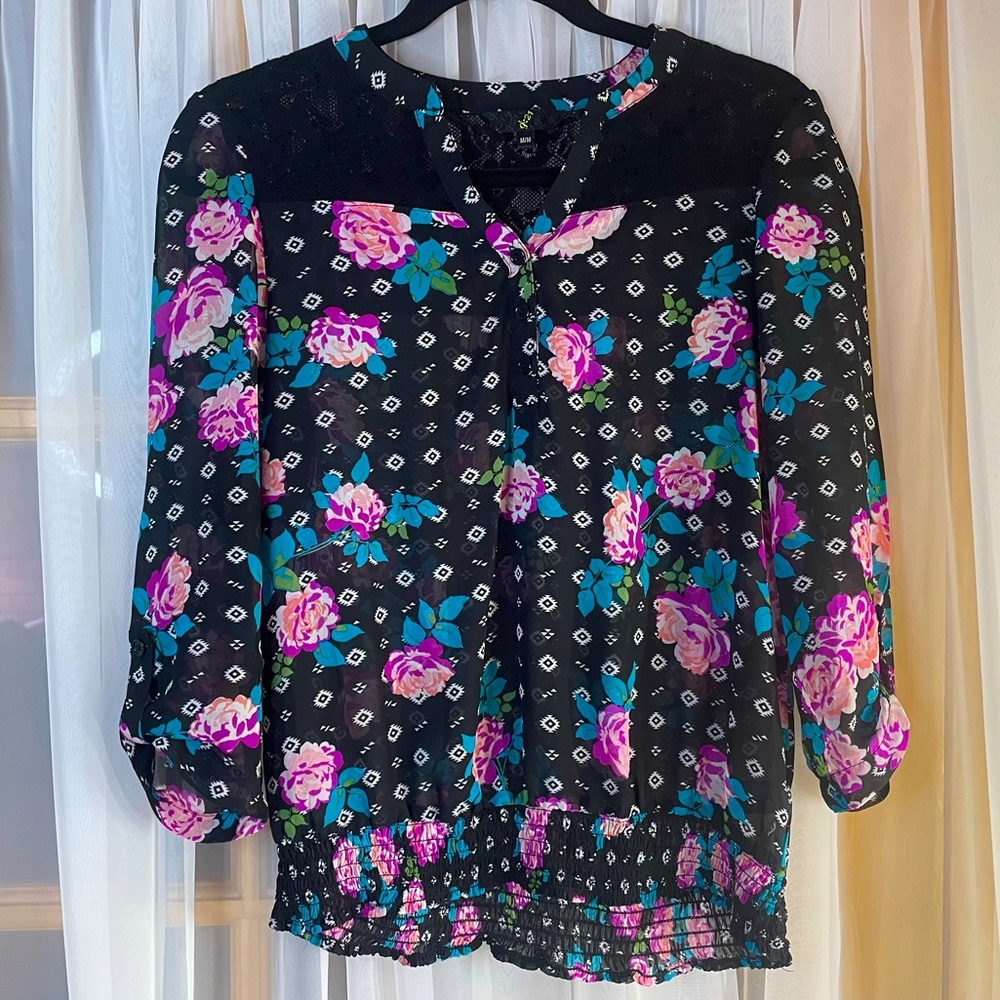 Itm 0032 George long sleeved, button up, V-neck with lace blouse size M